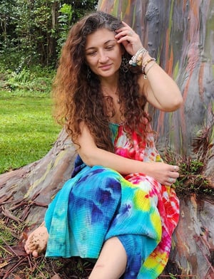 Juliana in front of a tree